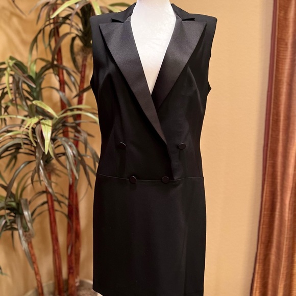 Alexander McQueen Dresses & Skirts - NWT- Alexander McQueen Elegant Black Tuxedo Dress, size 44. Excellent condition